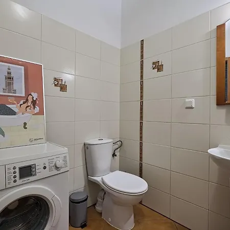 Urbannestgroup - Waw Chopin Airport Wygledowska 10