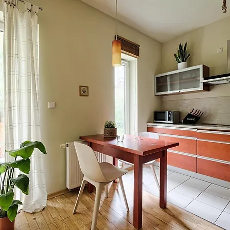 Urbannestgroup - Waw Chopin Airport Wygledowska 10 Appartement *