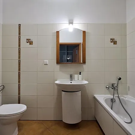 Urbannestgroup - Waw Chopin Airport Wygledowska 10 Apartment Warsaw