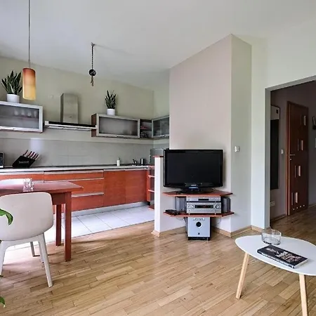 Urbannestgroup - Waw Chopin Airport Wygledowska 10 * ורשה