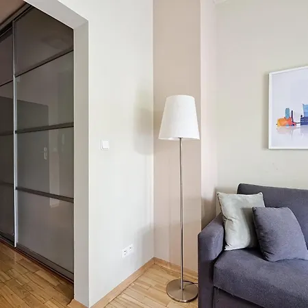 Urbannestgroup - Waw Chopin Airport Wygledowska 10 Apartman